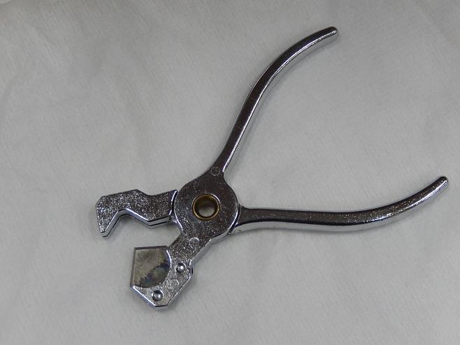 Резак для нейлоновых труб до 1/2" Резак для нейлоновых труб до 1/2"